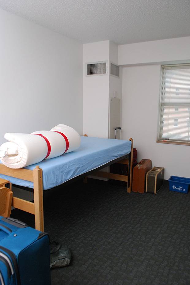 Dorm room decor ideas - Before 